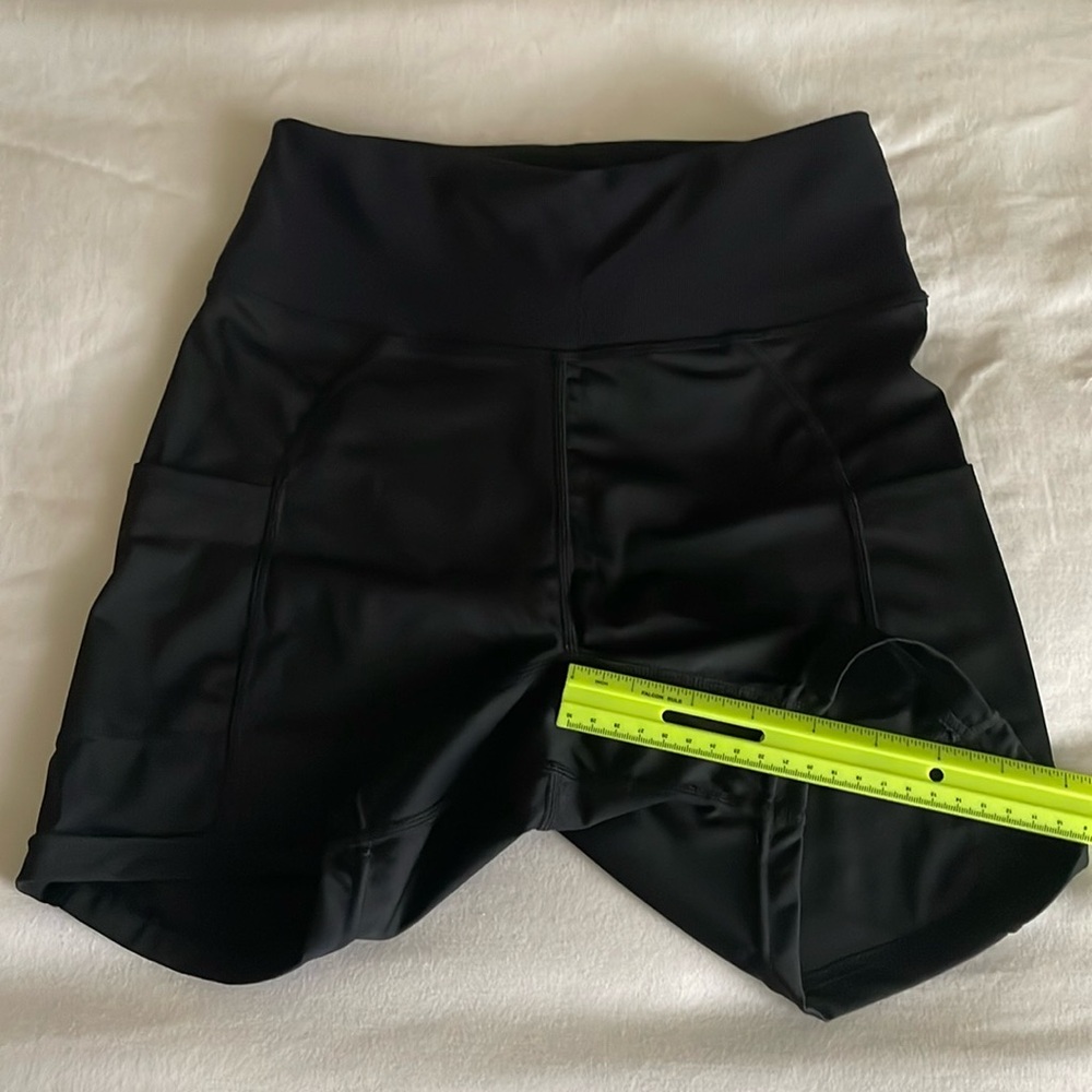 Small black workout shorts with 2 pockets